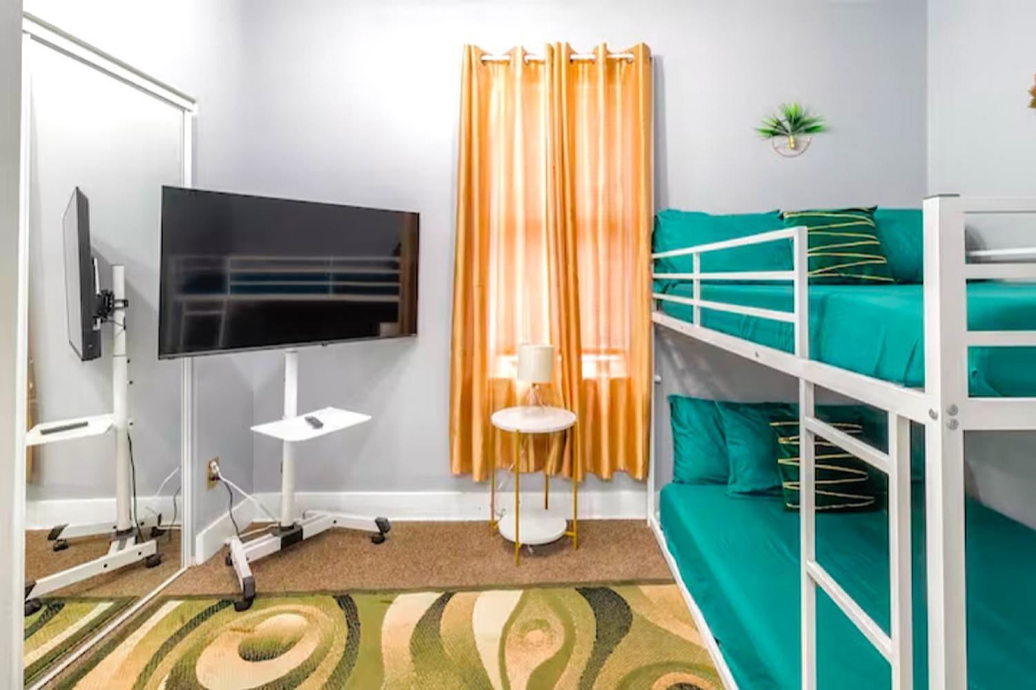 The Tremont Emerald - By Christmas Story House - Historic Charm & Modern Comfort Near Downtown With Parking, 300Mb Wifi & Self Check-In Cleveland Dış mekan fotoğraf