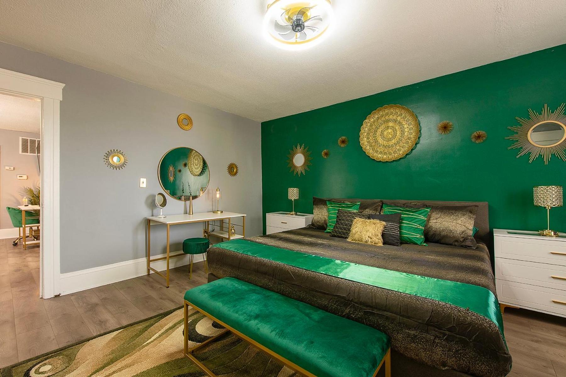 The Tremont Emerald - By Christmas Story House - Historic Charm & Modern Comfort Near Downtown With Parking, 300Mb Wifi & Self Check-In Cleveland Dış mekan fotoğraf