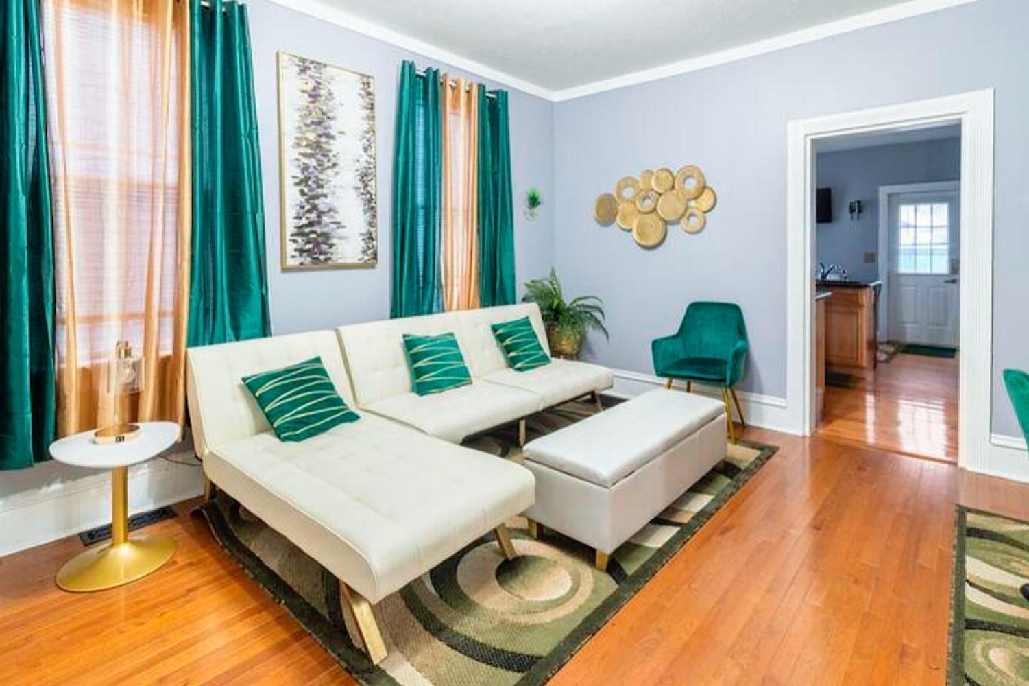 The Tremont Emerald - By Christmas Story House - Historic Charm & Modern Comfort Near Downtown With Parking, 300Mb Wifi & Self Check-In Cleveland Dış mekan fotoğraf