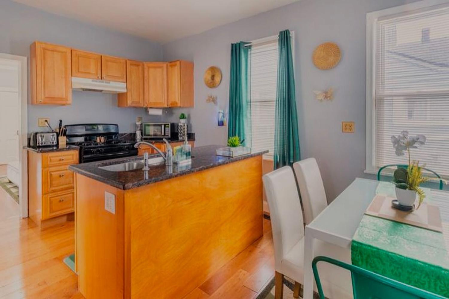 The Tremont Emerald - By Christmas Story House - Historic Charm & Modern Comfort Near Downtown With Parking, 300Mb Wifi & Self Check-In Cleveland Dış mekan fotoğraf