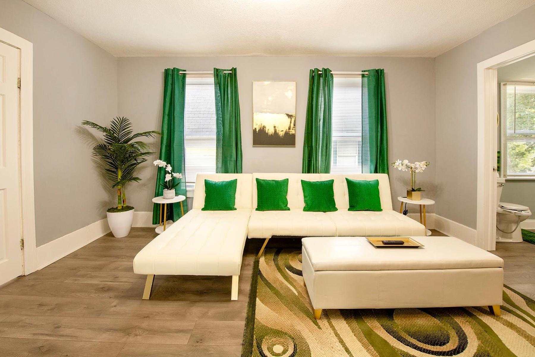 The Tremont Emerald - By Christmas Story House - Historic Charm & Modern Comfort Near Downtown With Parking, 300Mb Wifi & Self Check-In Cleveland Dış mekan fotoğraf