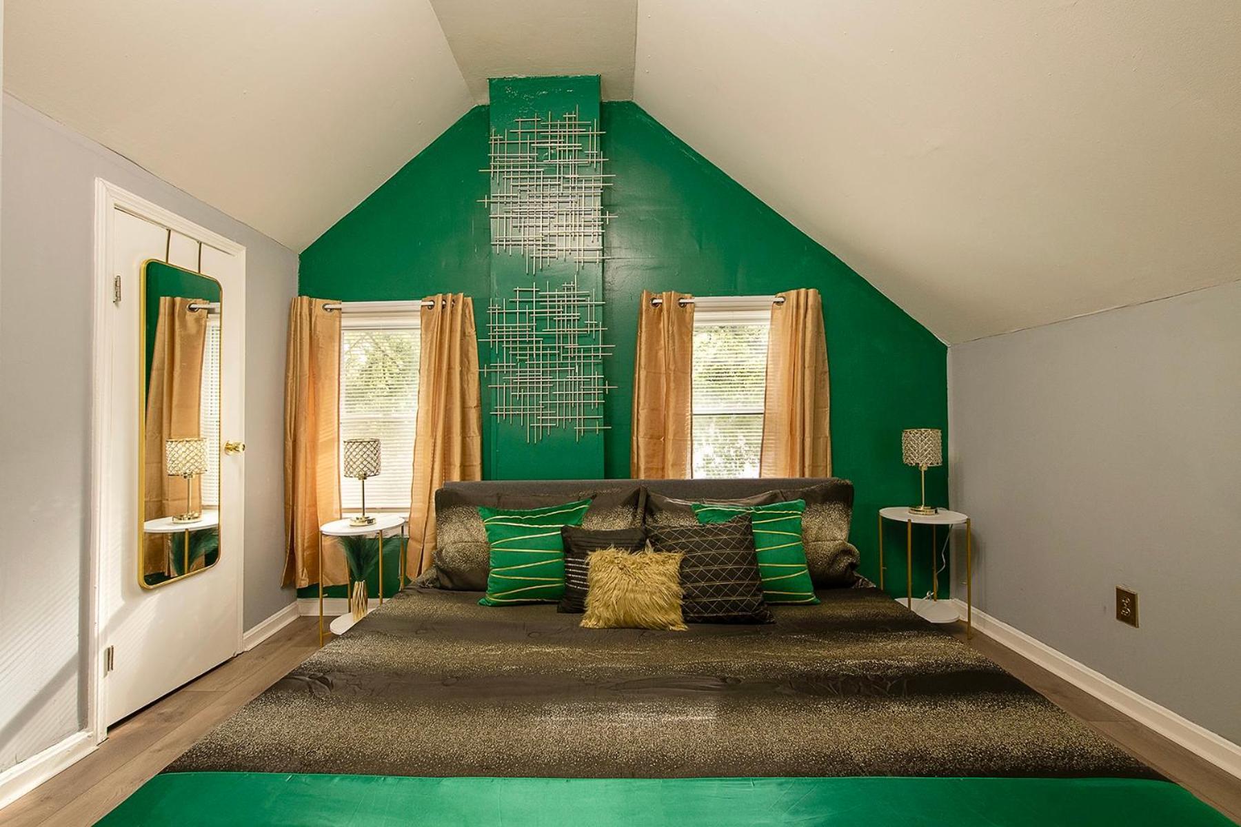The Tremont Emerald - By Christmas Story House - Historic Charm & Modern Comfort Near Downtown With Parking, 300Mb Wifi & Self Check-In Cleveland Dış mekan fotoğraf