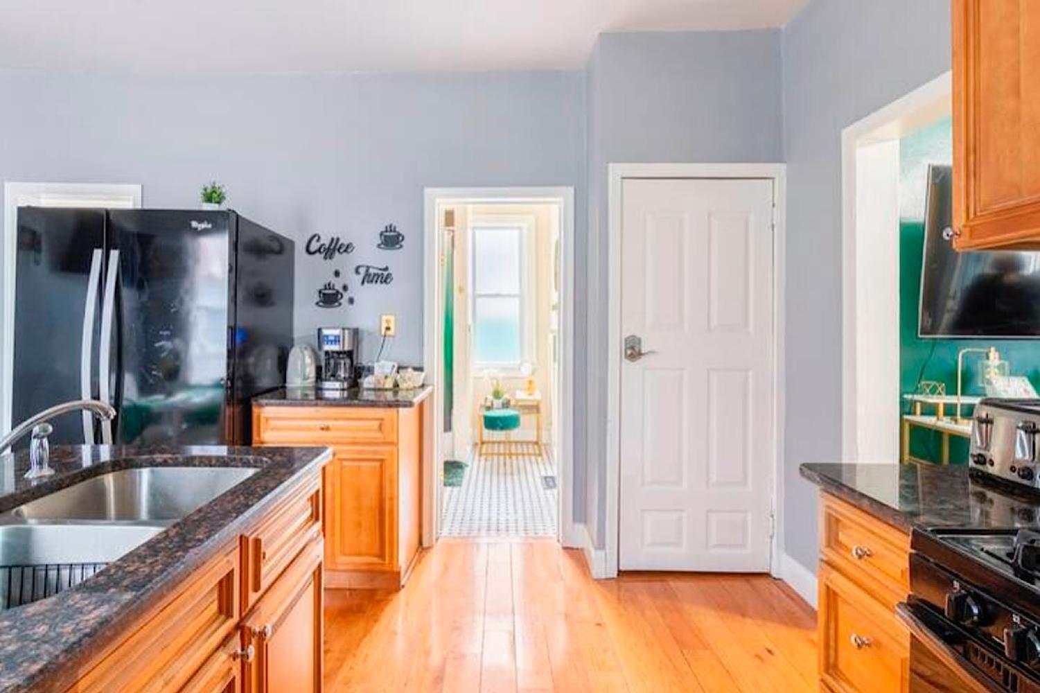 The Tremont Emerald - By Christmas Story House - Historic Charm & Modern Comfort Near Downtown With Parking, 300Mb Wifi & Self Check-In Cleveland Dış mekan fotoğraf