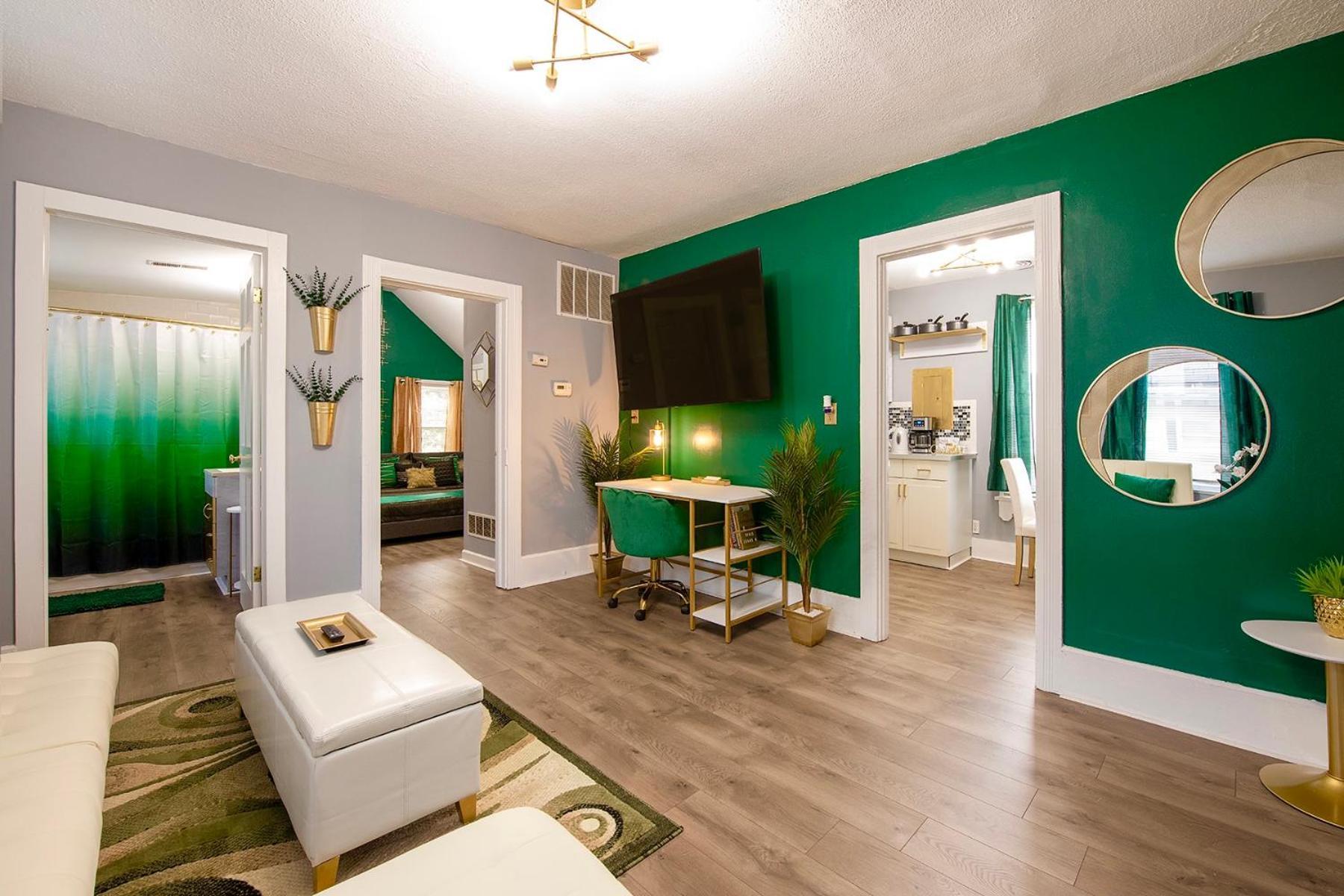 The Tremont Emerald - By Christmas Story House - Historic Charm & Modern Comfort Near Downtown With Parking, 300Mb Wifi & Self Check-In Cleveland Dış mekan fotoğraf