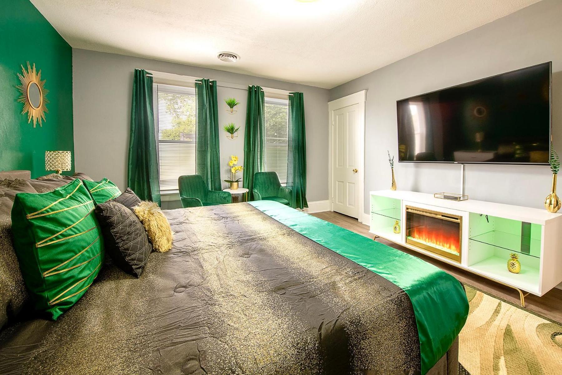 The Tremont Emerald - By Christmas Story House - Historic Charm & Modern Comfort Near Downtown With Parking, 300Mb Wifi & Self Check-In Cleveland Dış mekan fotoğraf