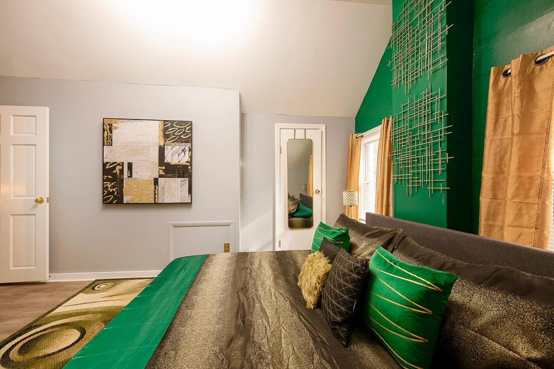 The Tremont Emerald - By Christmas Story House - Historic Charm & Modern Comfort Near Downtown With Parking, 300Mb Wifi & Self Check-In Cleveland Dış mekan fotoğraf