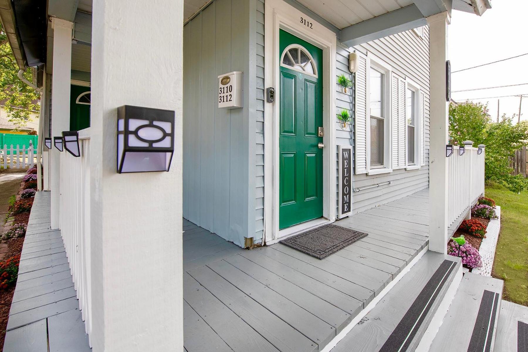 The Tremont Emerald - By Christmas Story House - Historic Charm & Modern Comfort Near Downtown With Parking, 300Mb Wifi & Self Check-In Cleveland Dış mekan fotoğraf