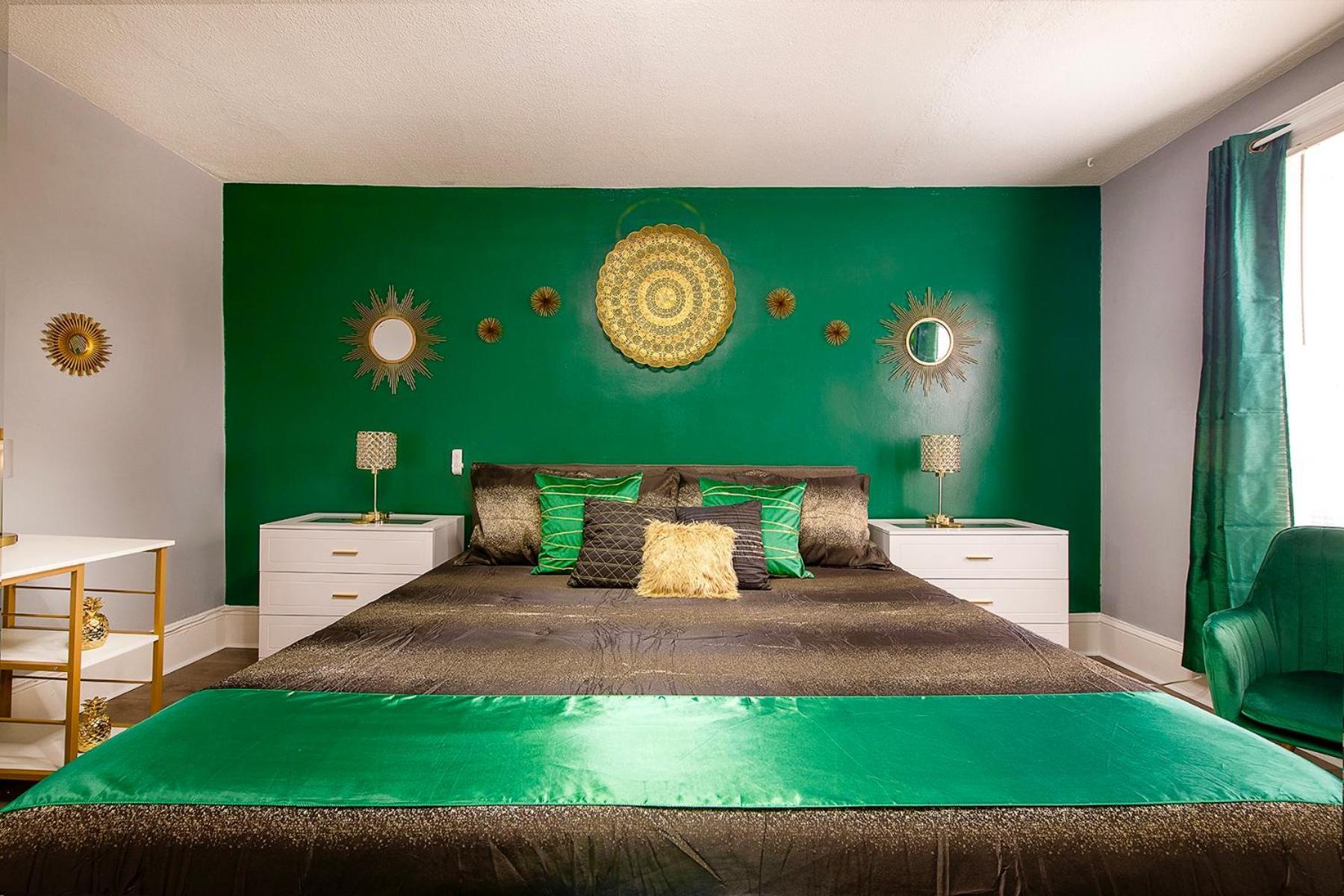 The Tremont Emerald - By Christmas Story House - Historic Charm & Modern Comfort Near Downtown With Parking, 300Mb Wifi & Self Check-In Cleveland Dış mekan fotoğraf
