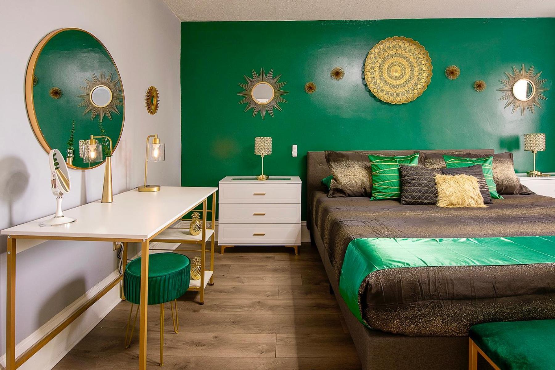 The Tremont Emerald - By Christmas Story House - Historic Charm & Modern Comfort Near Downtown With Parking, 300Mb Wifi & Self Check-In Cleveland Dış mekan fotoğraf