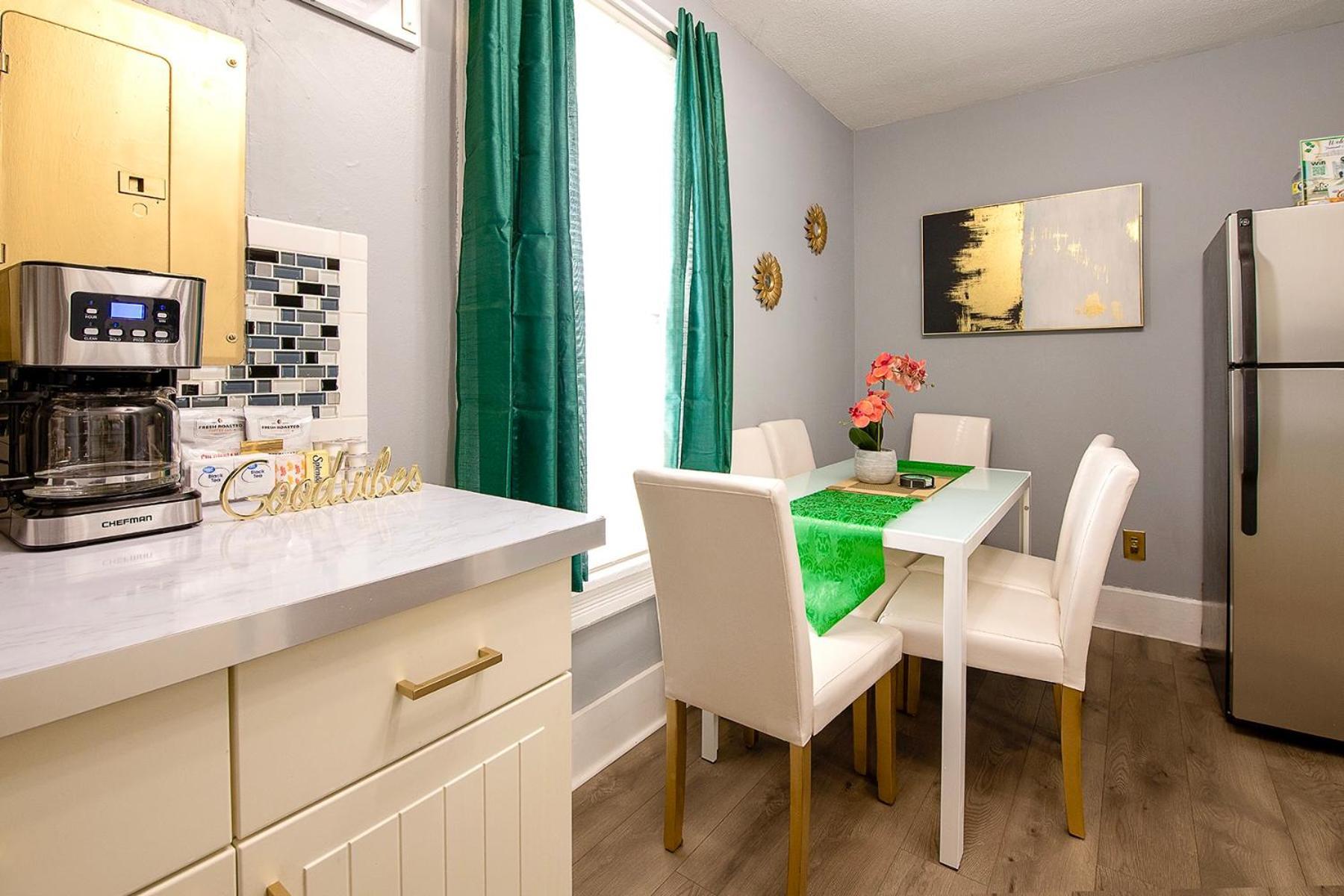 The Tremont Emerald - By Christmas Story House - Historic Charm & Modern Comfort Near Downtown With Parking, 300Mb Wifi & Self Check-In Cleveland Dış mekan fotoğraf