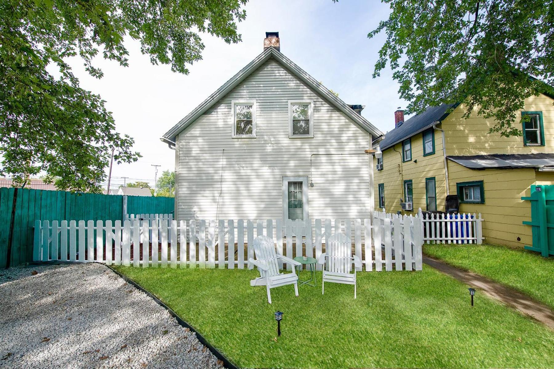 The Tremont Emerald - By Christmas Story House - Historic Charm & Modern Comfort Near Downtown With Parking, 300Mb Wifi & Self Check-In Cleveland Dış mekan fotoğraf